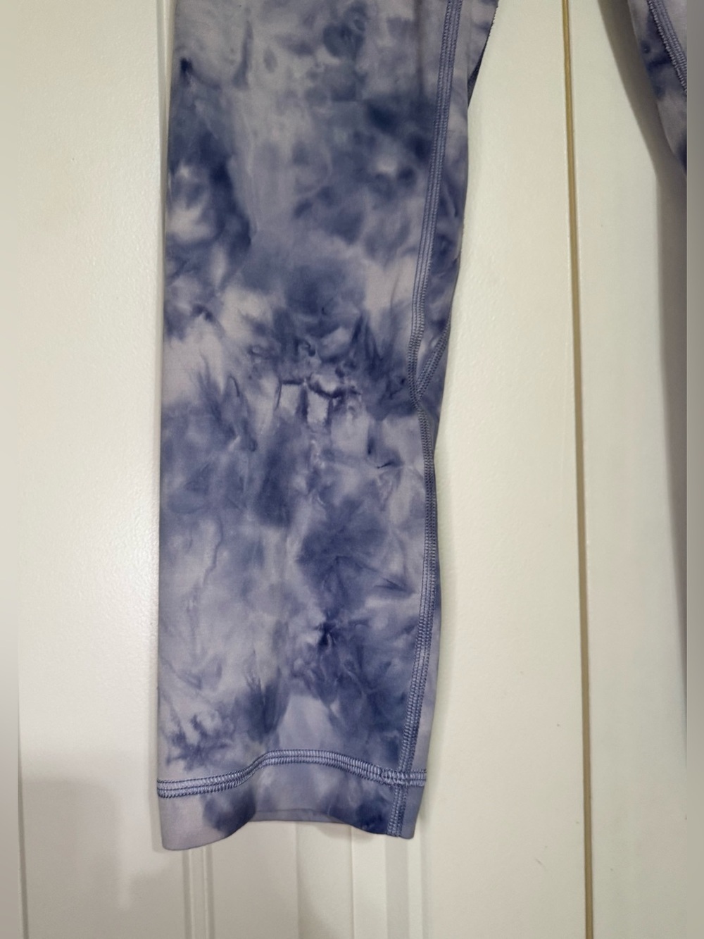 Lululemon Align Crop 21" in Diamond Dye
Diamond Dye Iced Iris Peri Purple Size 6 - Picture 5 of 12